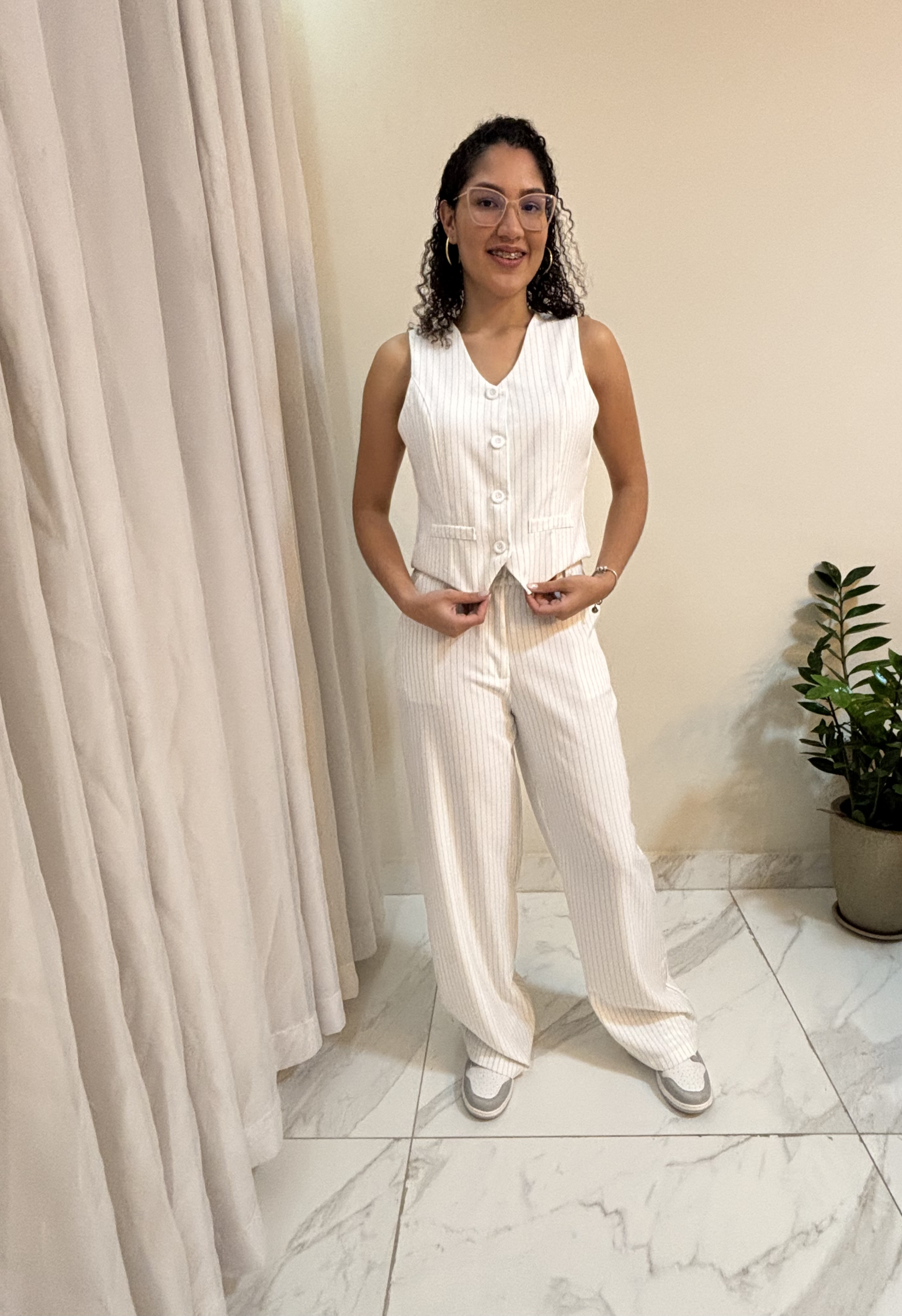 Conjuto Leticia - Alfaitaria Off-white com listras de giz